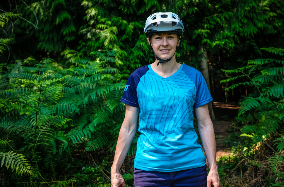 Leatt DBX 2.0 women s short sleeve jersey review off road.cc